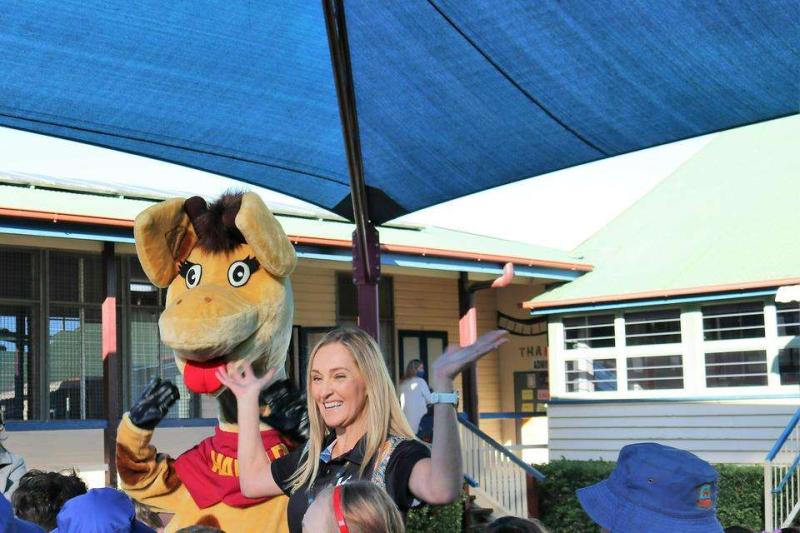 Sue Osmond With Oxley State School Students